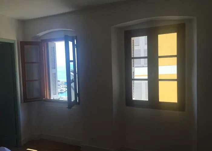 15 Rue Du Général Carbuccia Ap Appartement Bastia (Corsica)